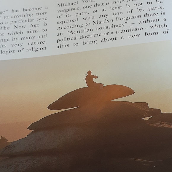 The Encyclopedia of Magic & Witchcraft Book - Picture 8 of 8